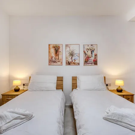 Апартаменты New & Modern 2br Just Off The Seafront By Sf Homes