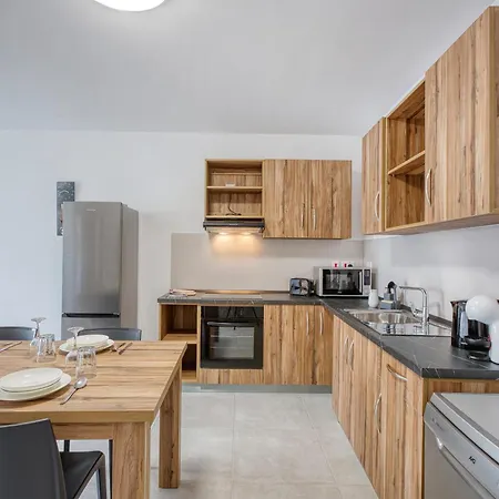 New & Modern 2br Just Off The Seafront By Sf Homes 圣保罗湾城