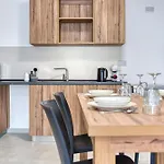 Apartament New & Modern 2br Just Off The Seafront By Sf Homes *